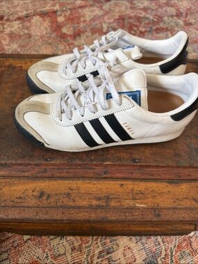 Adidas unisex size 7